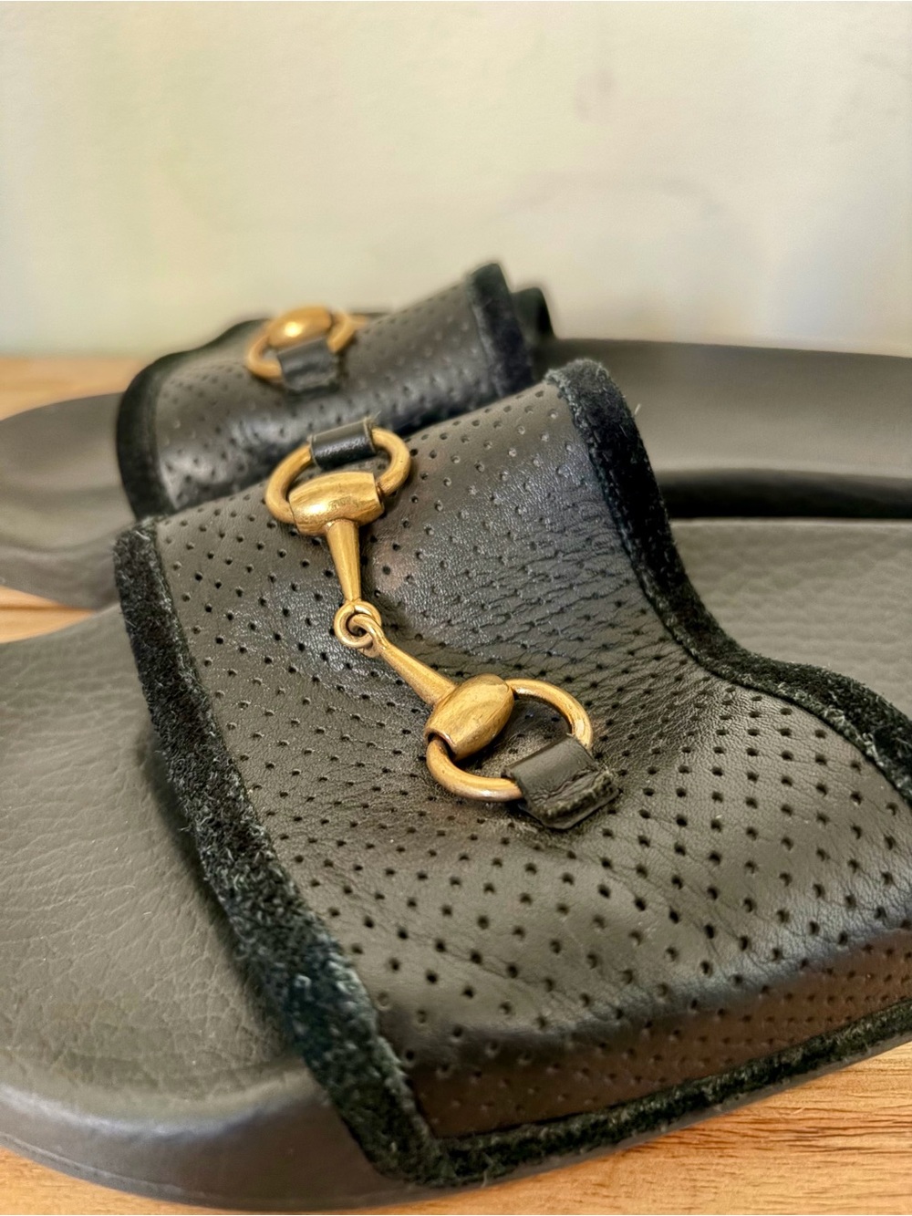 Gucci Black Leather Slide Sandals with Gold Horsebit - Picture 2 of 6